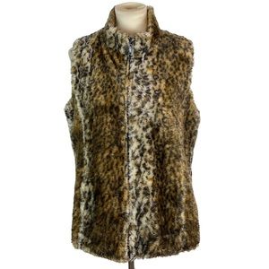 Woman’s Carolyn Taylor faux fur cheetah/Leopard print vest size L